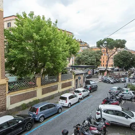 In Borgo Angelico Terrace Apartment *